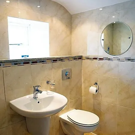 Coach House Bentham